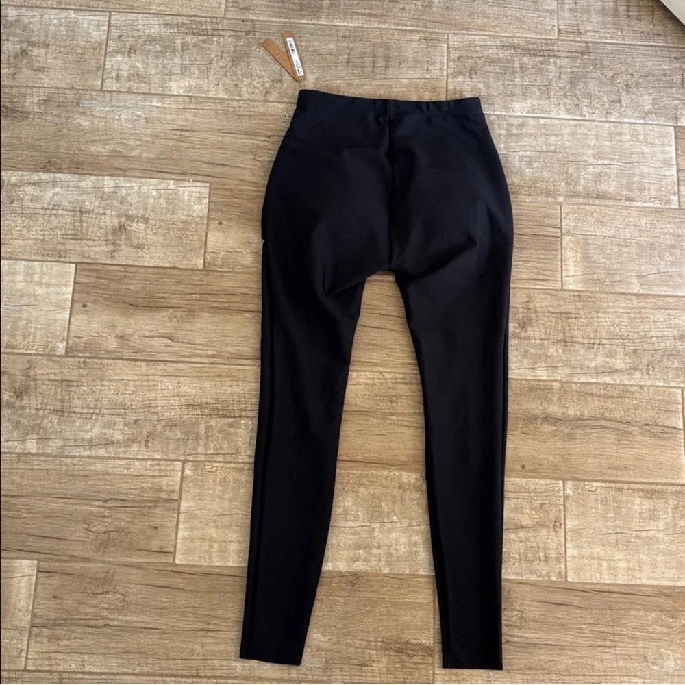 SKIMS BUTT (B8) LIFTING NWT SIZE M LEGGINGS